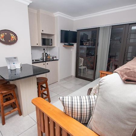 Van Den Berg'S Guesthouse Bettyʼs Bay Екстериор снимка
