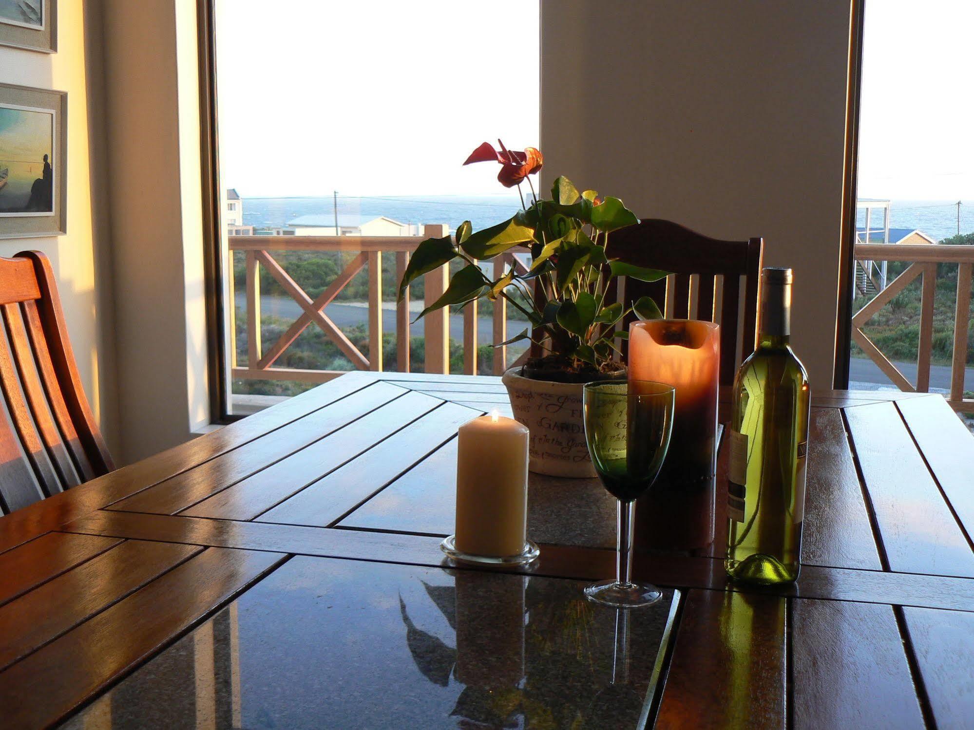 Van Den Berg'S Guesthouse Bettyʼs Bay Екстериор снимка