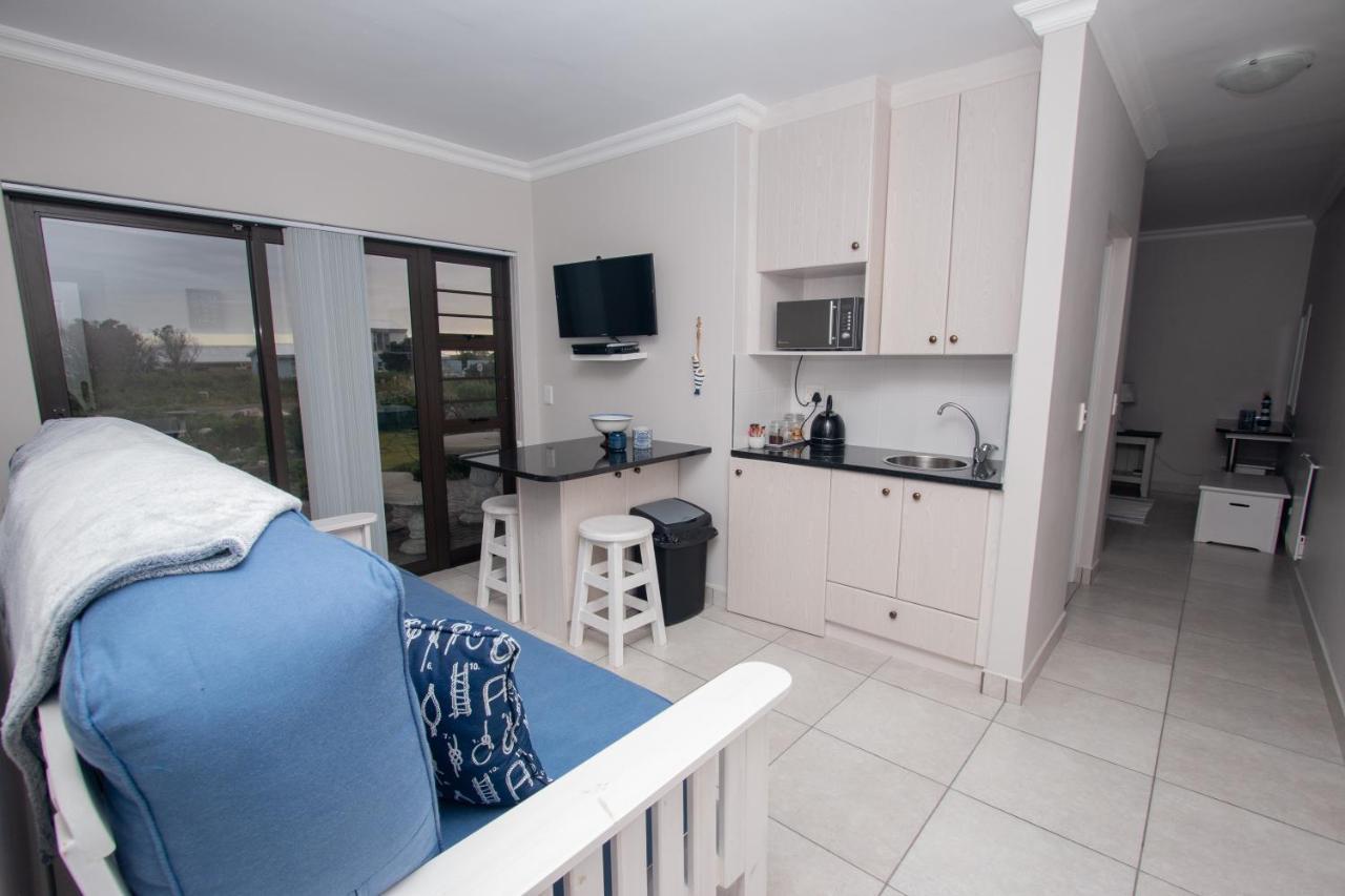 Van Den Berg'S Guesthouse Bettyʼs Bay Екстериор снимка