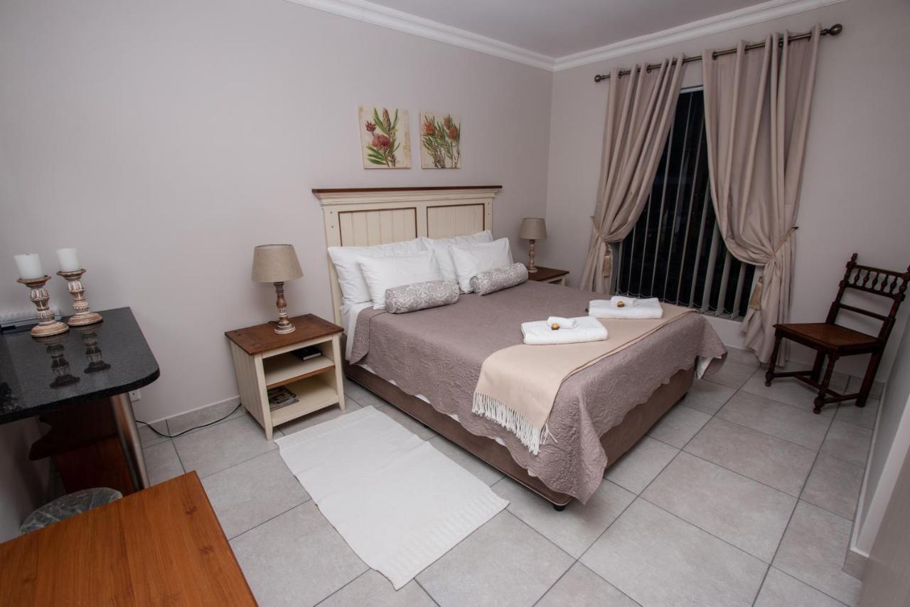 Van Den Berg'S Guesthouse Bettyʼs Bay Екстериор снимка