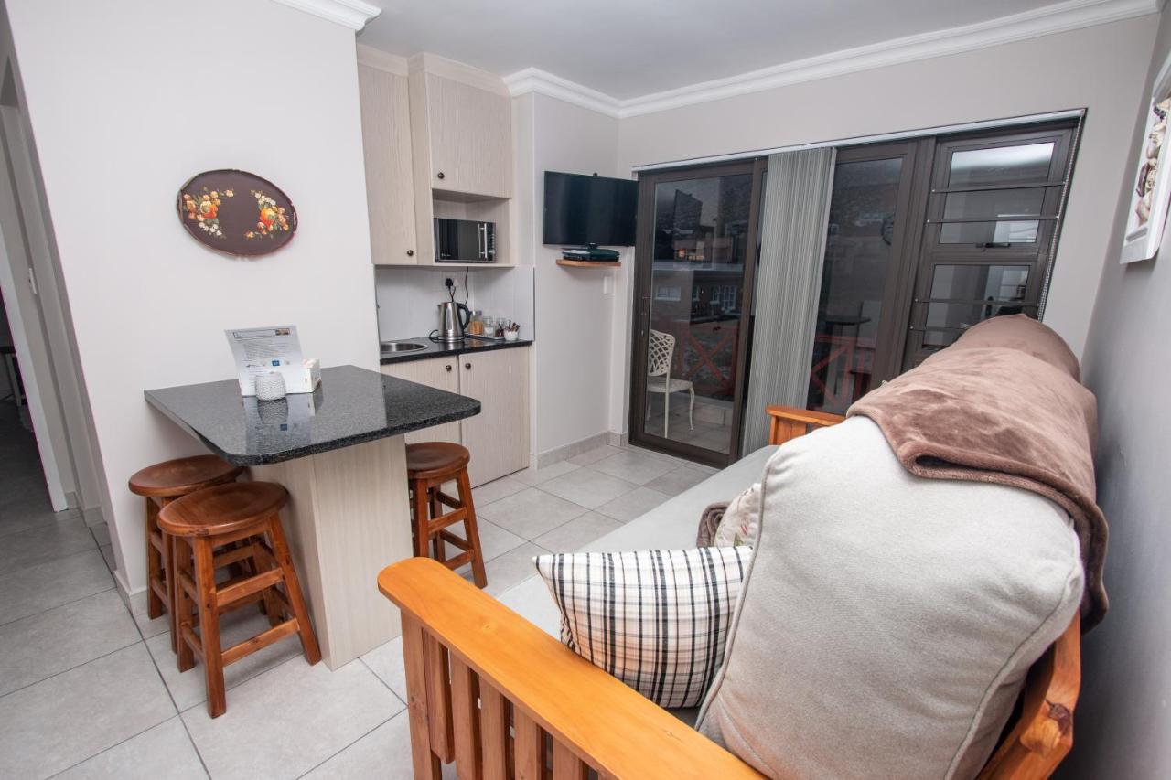 Van Den Berg'S Guesthouse Bettyʼs Bay Екстериор снимка