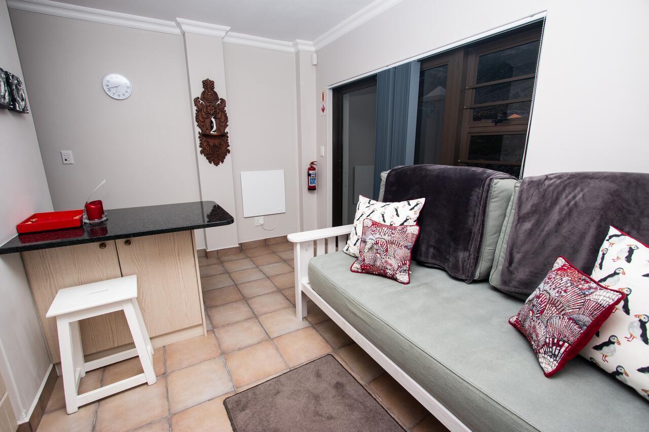 Van Den Berg'S Guesthouse Bettyʼs Bay Екстериор снимка