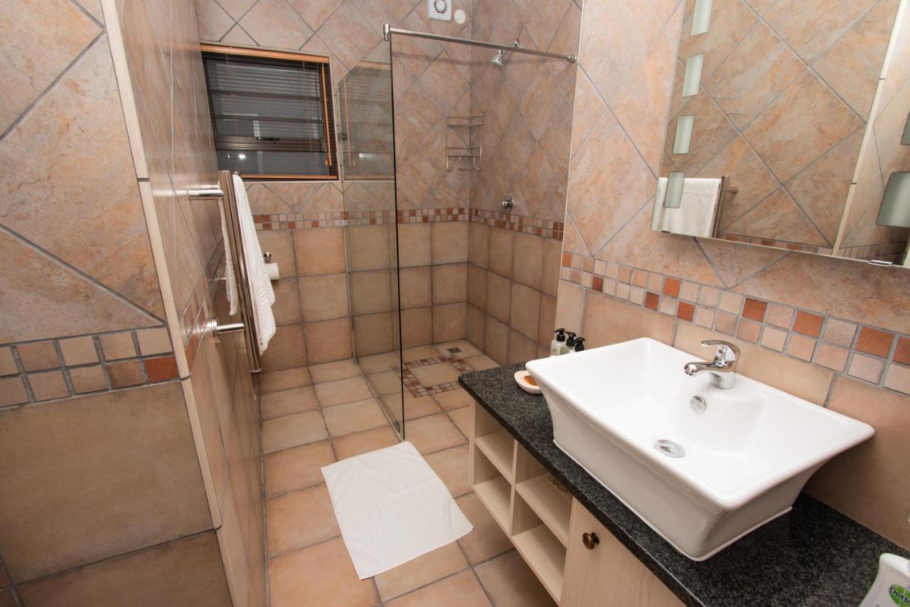 Van Den Berg'S Guesthouse Bettyʼs Bay Екстериор снимка